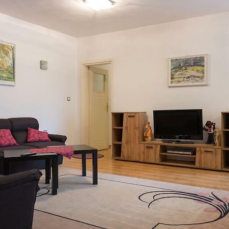 Glorious - 2-Bedroom Apartment Near Youth Hill By Flat Mаnager Plovdiv Exterior foto